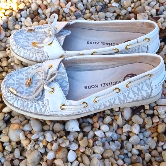 Michael Kors Blair Moc vanilla loafers, sz 6M. - Picture 2 of 5